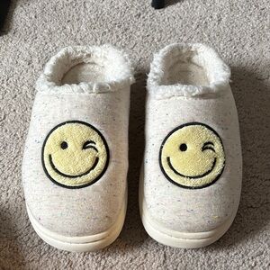 Kids' Cozy Smiley Face Slippers